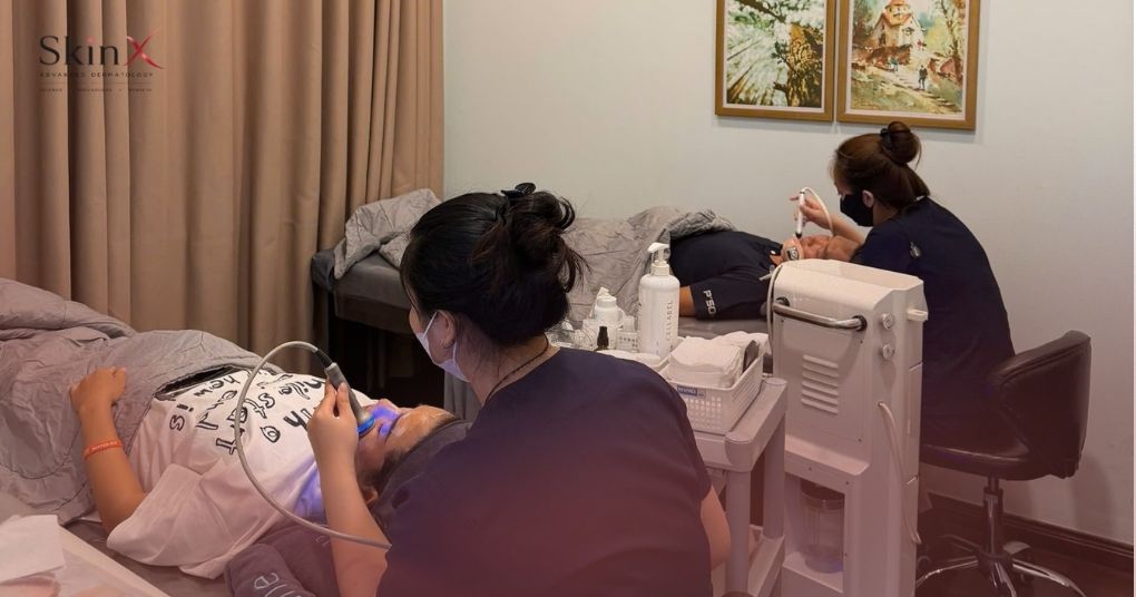 Đang đẩy mụn có nên đi lấy nhân không?